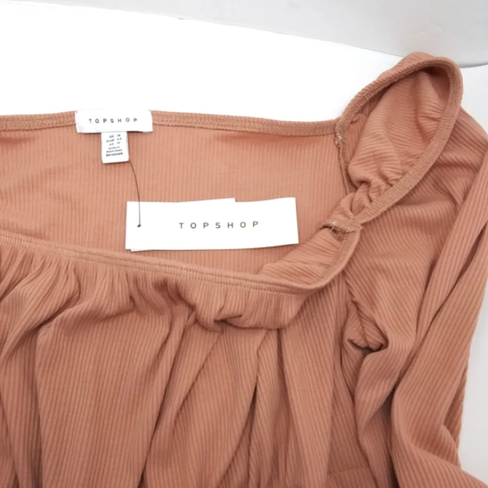 TOPSHOP Lightweight Ribbed Salmon Knit Square Neckline Long Sleeved Crop Top NWT